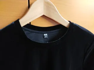 Camiseta Uniqlo terciopelo negro talla S