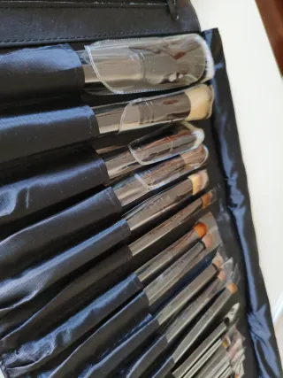 Estuche de 22 brochas de maquillaje