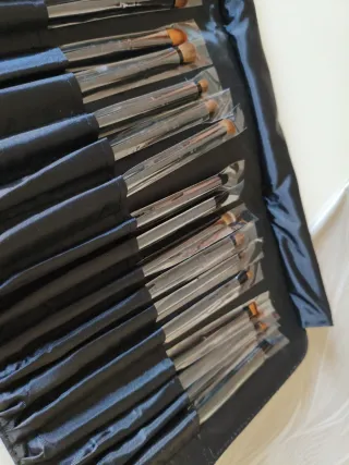 Estuche de 22 brochas de maquillaje