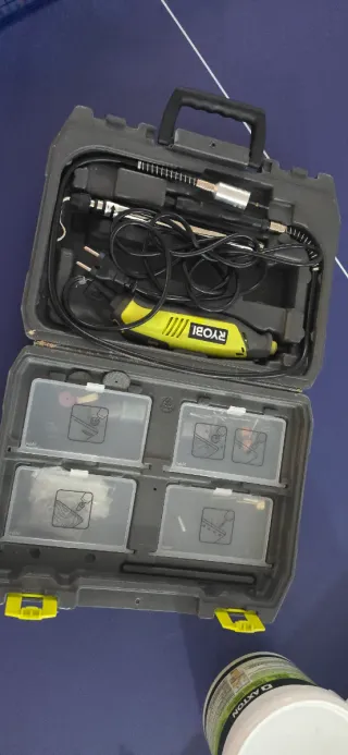 Herramienta multifunción Ryobi sin usar