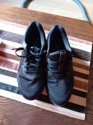 Zapatillas Asics Running Talla 41.5 Negras