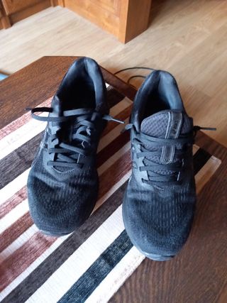 Zapatillas Asics Running Talla 41.5 Negras