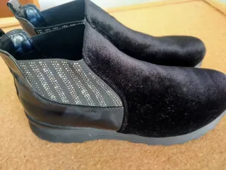 Botines negros con pedrería talla 41