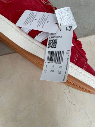 Nuove scarpe da ginnastica Adidas rosse