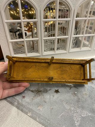 Tavolo per casa delle bambole