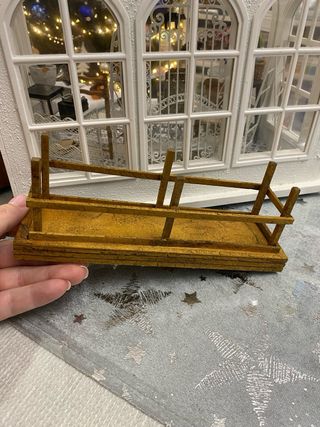 Tavolo per casa delle bambole