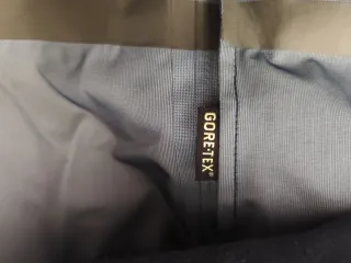 Chaquetón Gore-Tex con forro polar extraíble