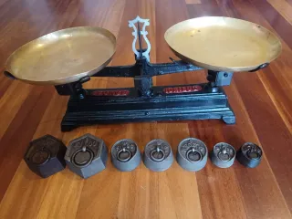 Balanza Force Francesa + Juego de 7 Pesas Antiguas
