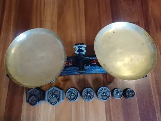 Balanza Force Francesa + Juego de 7 Pesas Antiguas