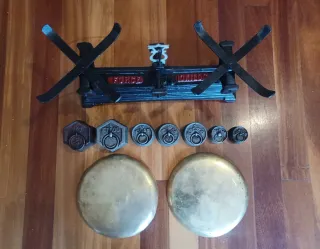 Balanza Force Francesa + Juego de 7 Pesas Antiguas