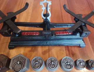 Balanza Force Francesa + Juego de 7 Pesas Antiguas