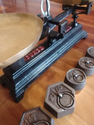 Balanza Force Francesa + Juego de 7 Pesas Antiguas