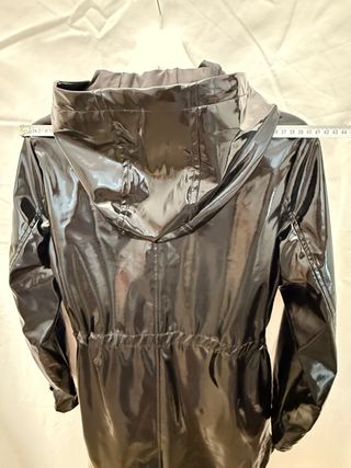 Gabardina charol negra