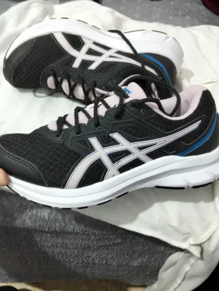 Zapatillas Asics Negras y Rosas