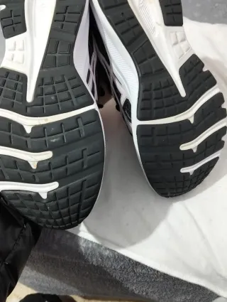 Zapatillas Asics Negras y Rosas