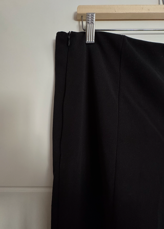 Pantalón de vestir negro con abertura