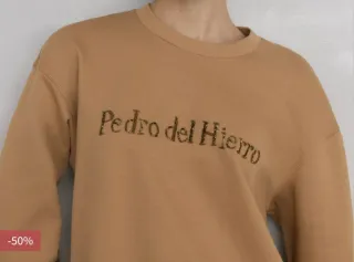 Rebajada al 50%‼️Sudadera con Logo pedrería