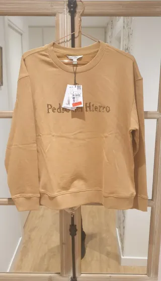 Rebajada al 50%‼️Sudadera con Logo pedrería