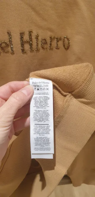 Rebajada al 50%‼️Sudadera con Logo pedrería