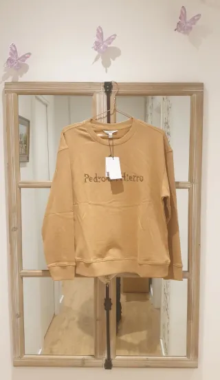 Rebajada al 50%‼️Sudadera con Logo pedrería