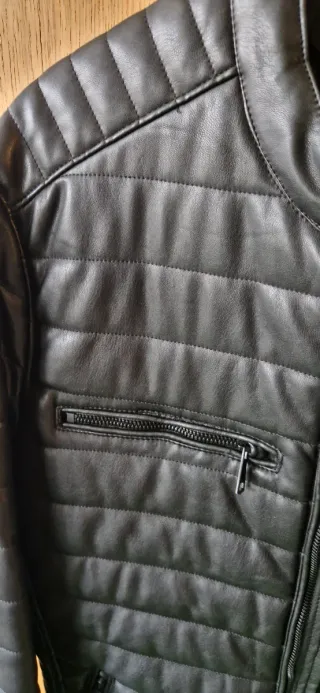 Chaqueta acolchada hombre negra