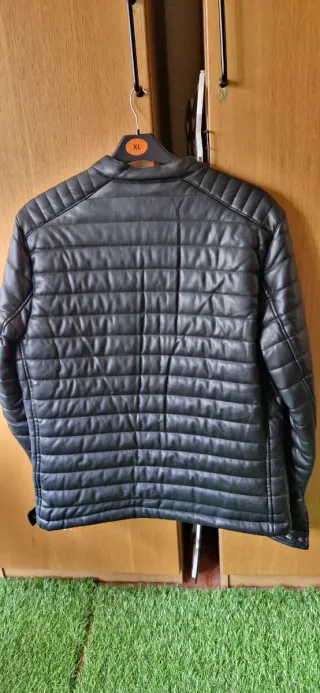 Chaqueta acolchada hombre negra