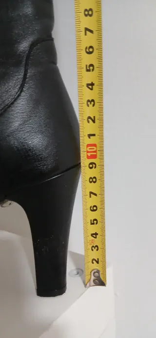 Botas de piel negras tacón 8cms.