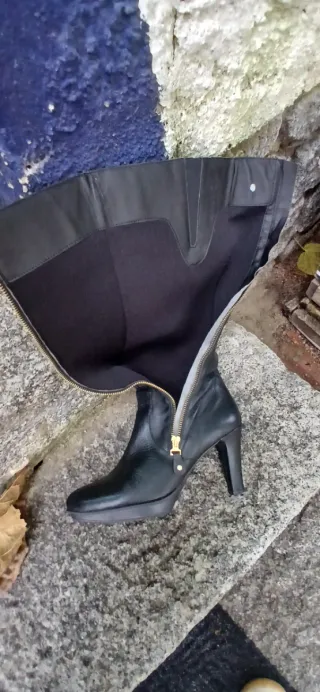 Botas de piel negras tacón 8cms.