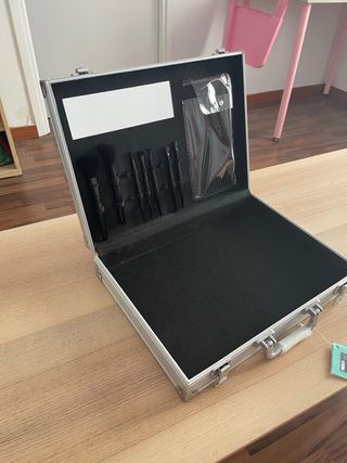 Maletín maquillaje + productos