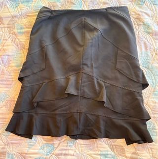 Falda negra con volantes