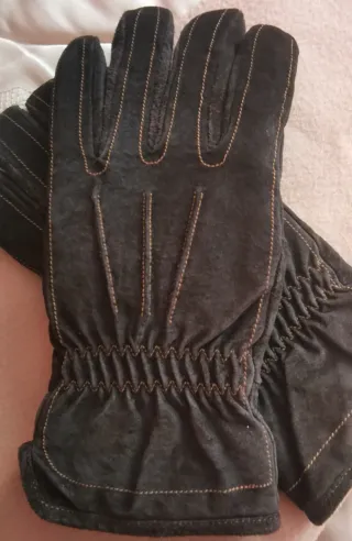 Guantes de piel hombre marrones.