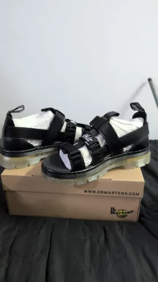 Sandali Dr. Martens neri mai indossati