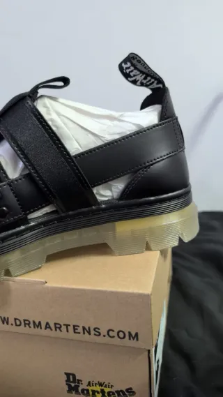 Sandali Dr. Martens neri mai indossati