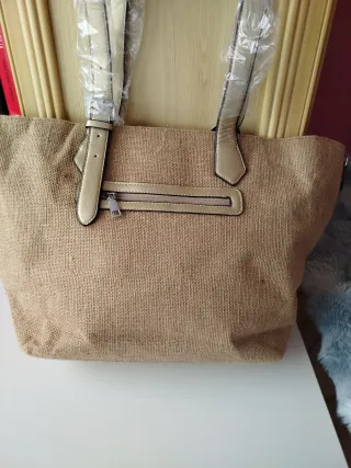 Bolso de playa con brillos y detalles dorados