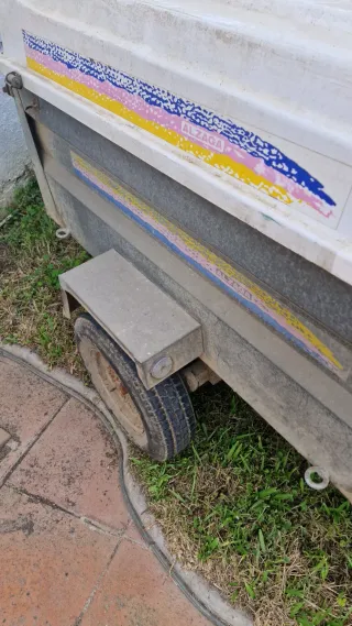Remolque 250 kg con rueda de repuesto