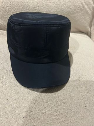 Gorra con orejeras azul marino