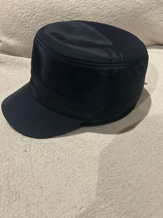 Gorra con orejeras azul marino