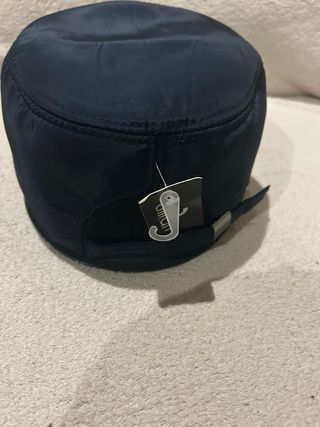 Gorra con orejeras azul marino