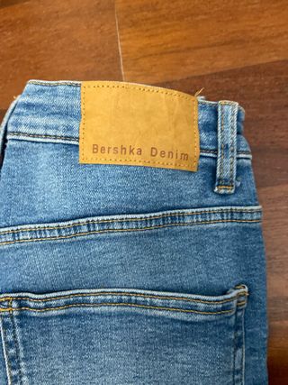 Pantalones cortos vaqueros Bershka