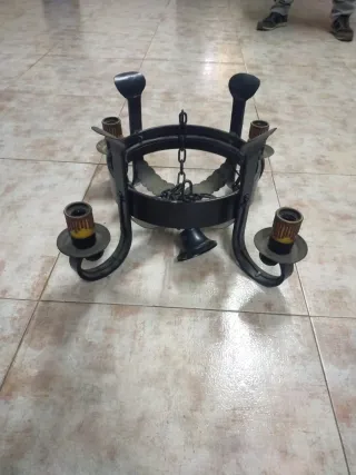 Lámpara de hierro forjado estilo rústico