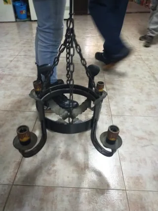 Lámpara de hierro forjado estilo rústico