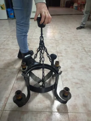 Lámpara de hierro forjado estilo rústico