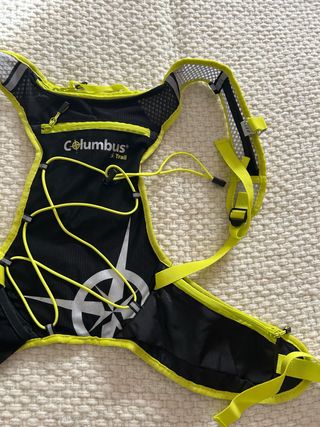 Mochila Chaleco Trail Columbus Negra y Amarilla