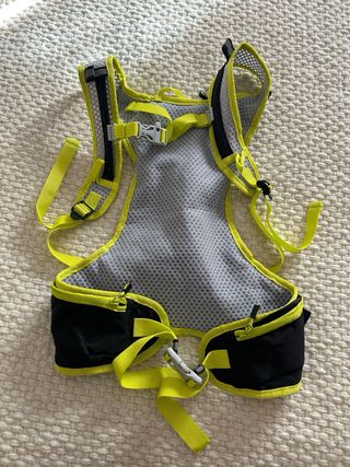 Mochila Chaleco Trail Columbus Negra y Amarilla