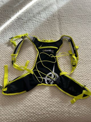 Mochila Chaleco Trail Columbus Negra y Amarilla