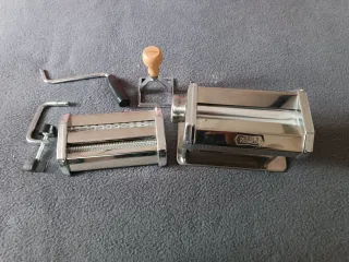 Macchina per fare pasta manuale