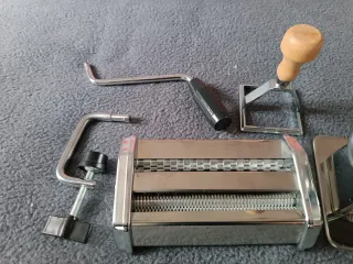 Macchina per fare pasta manuale