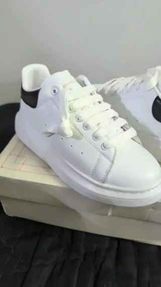 Alexander McQueen Scarpe Bianche e Nere originali