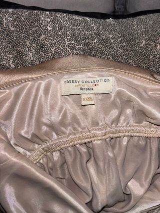 Vestido dorado con tirantes de cadena