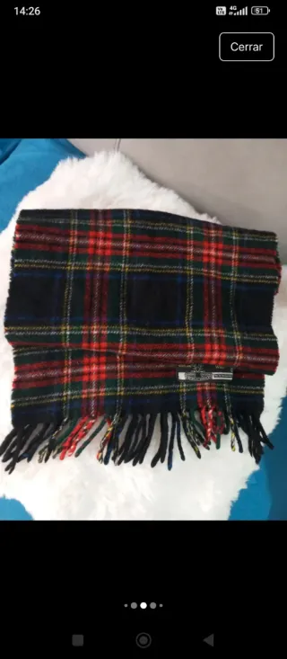 Bufanda de lana pura a cuadros negra roja  verde y